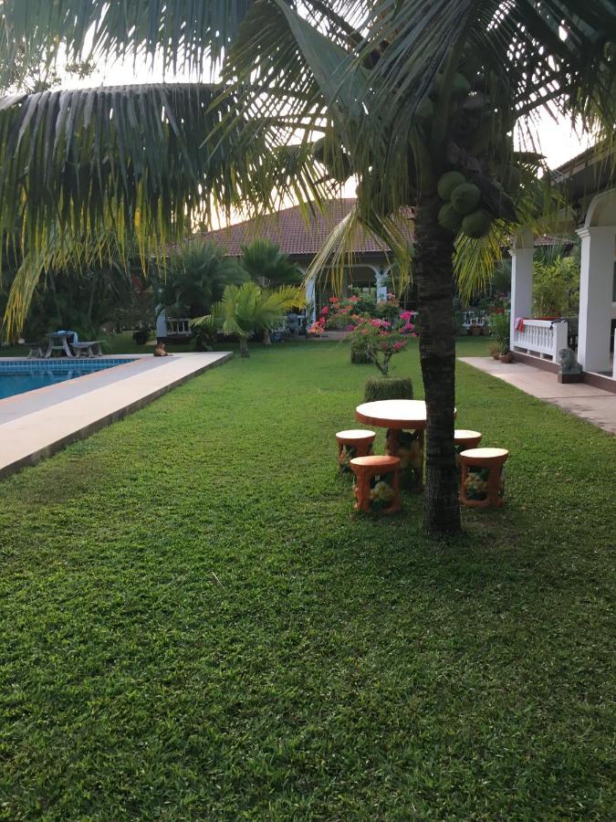 Palm Gardens Resort, Bang Saphan Exterior foto